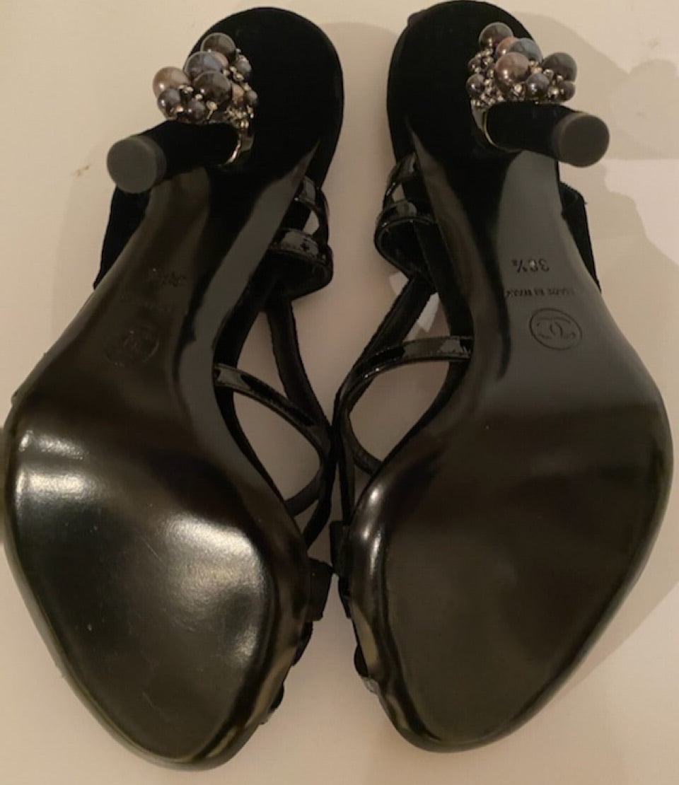 Brand New Chanel 04A 2004 Fall Black Velvet Patent Leather Sandal Heels pearl embellishment EU 38.5