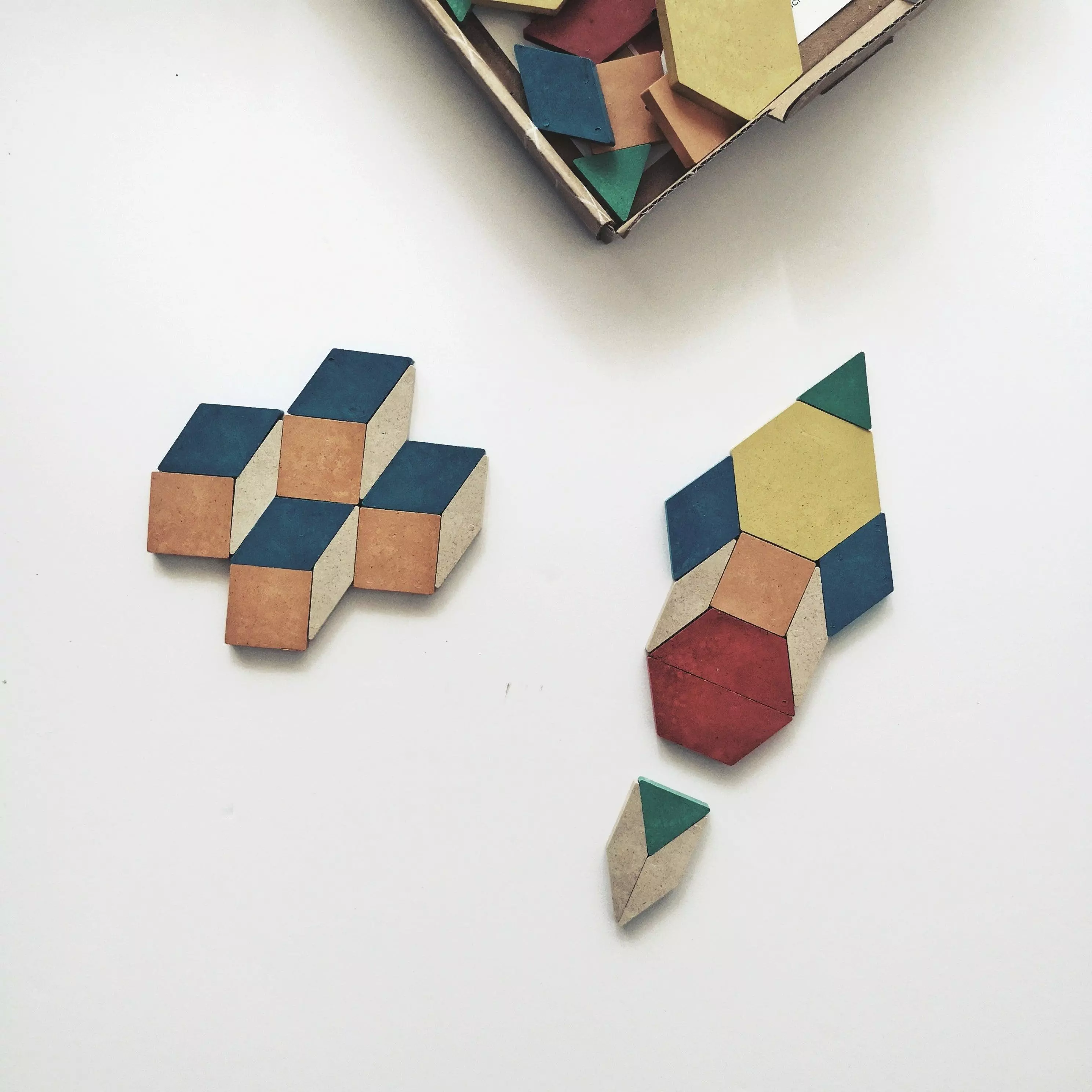 GEOMETRIC PATTERN WOODEN BLOCKS (40 PIECES)